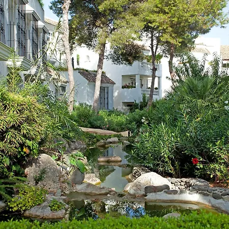 White Pearl J4 Apartment